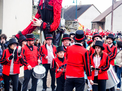 Fanfare brésilienne au carnaval de parigné l'évèque