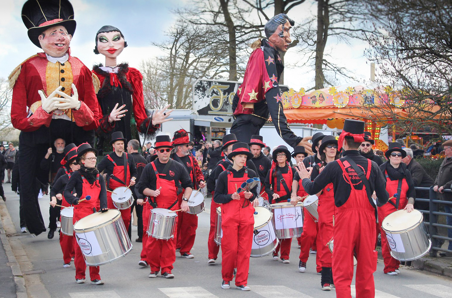 Groupe de musique Batucada dans la rue