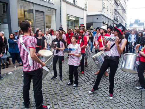 Groupe de musique de rue au Mans